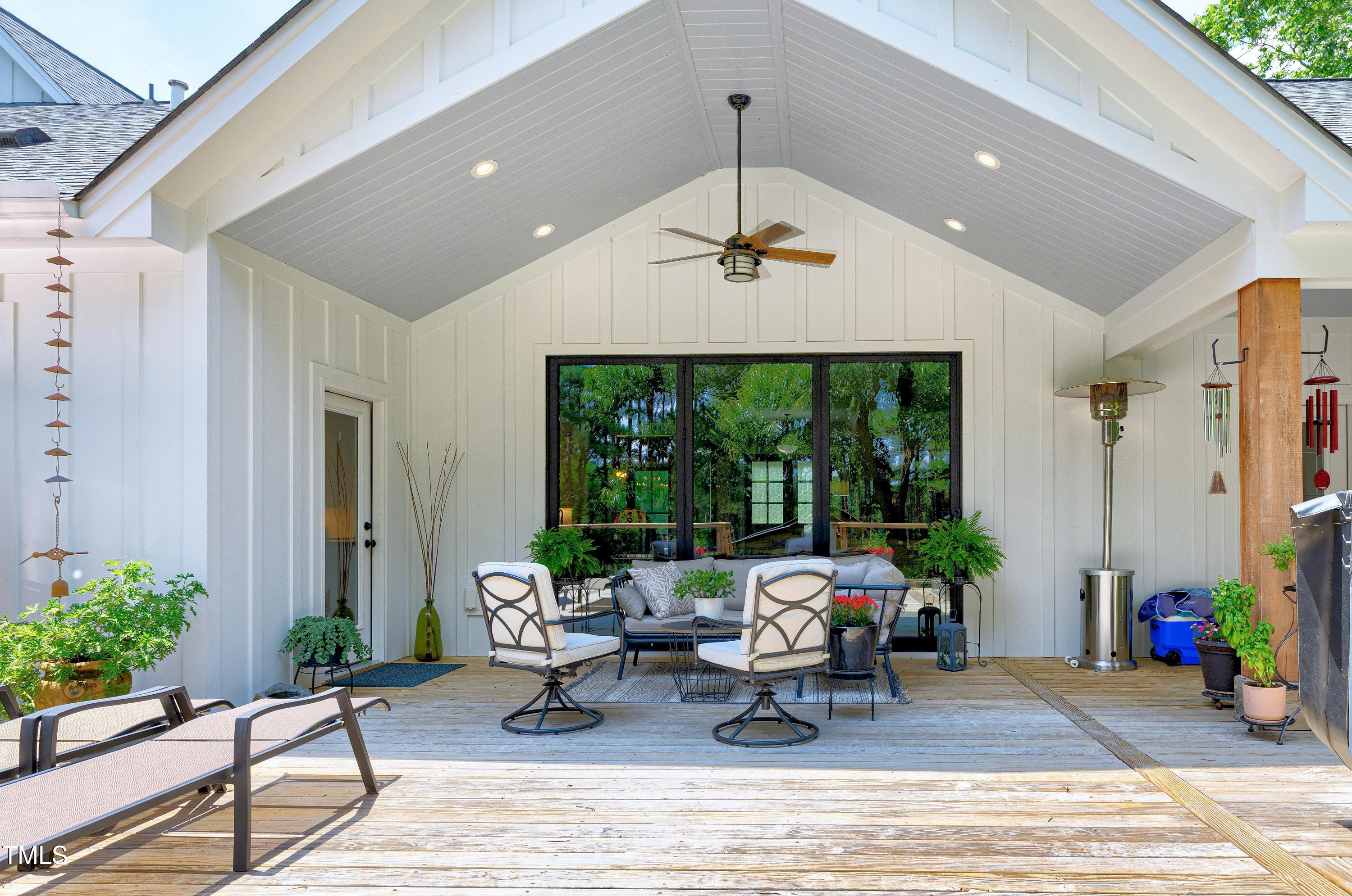 5859 Vicksboro Road Henderson, NC 27537 - Photo 55 of 65 a living room with patio furniture and a potted plant