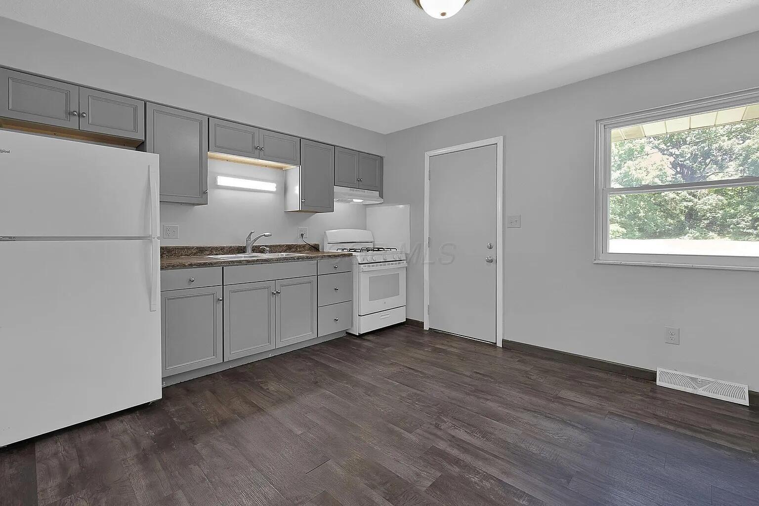 65 Neil Street Delaware, OH 43015 - Photo 5 of 17 Kitchen