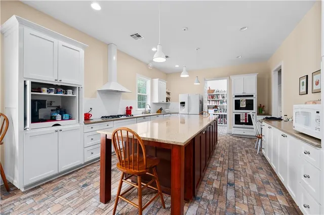 $670,000 | 224 Hidden Pines Drive, Pineville, LA 71360