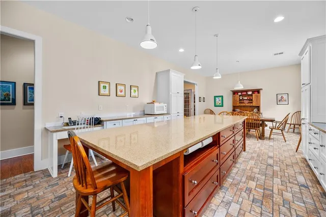 $670,000 | 224 Hidden Pines Drive, Pineville, LA 71360