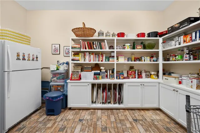 $670,000 | 224 Hidden Pines Drive, Pineville, LA 71360