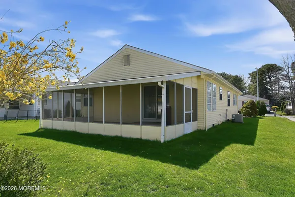 $289,000 | 14 Woodstock Drive, Toms River, NJ 08757