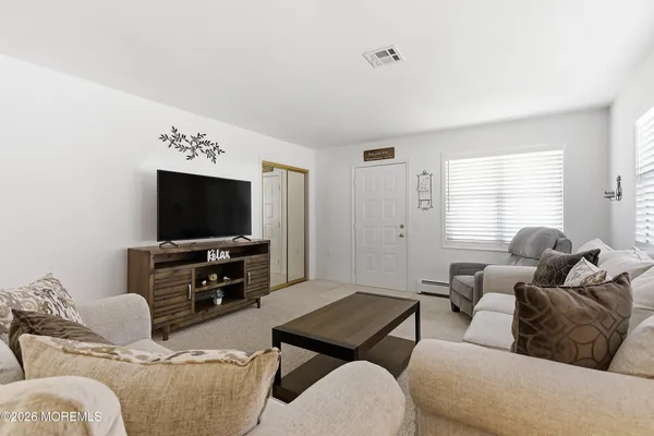 $289,000 | 14 Woodstock Drive, Toms River, NJ 08757