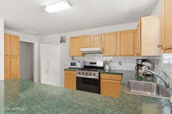 $289,000 | 14 Woodstock Drive, Toms River, NJ 08757