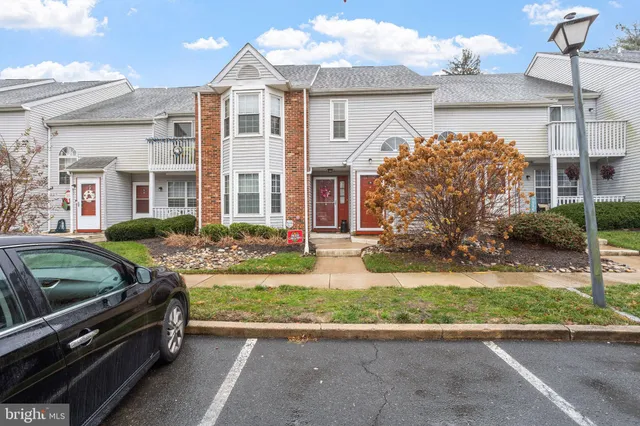 $319,500 | 48 Pinewood Drive, Hamilton, NJ 08690