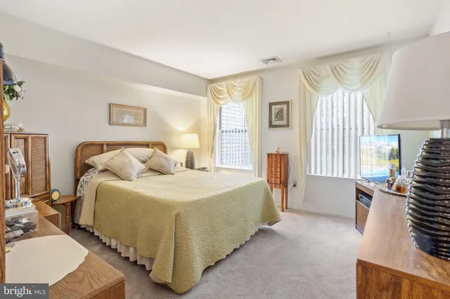 $319,500 | 48 Pinewood Drive, Hamilton, NJ 08690