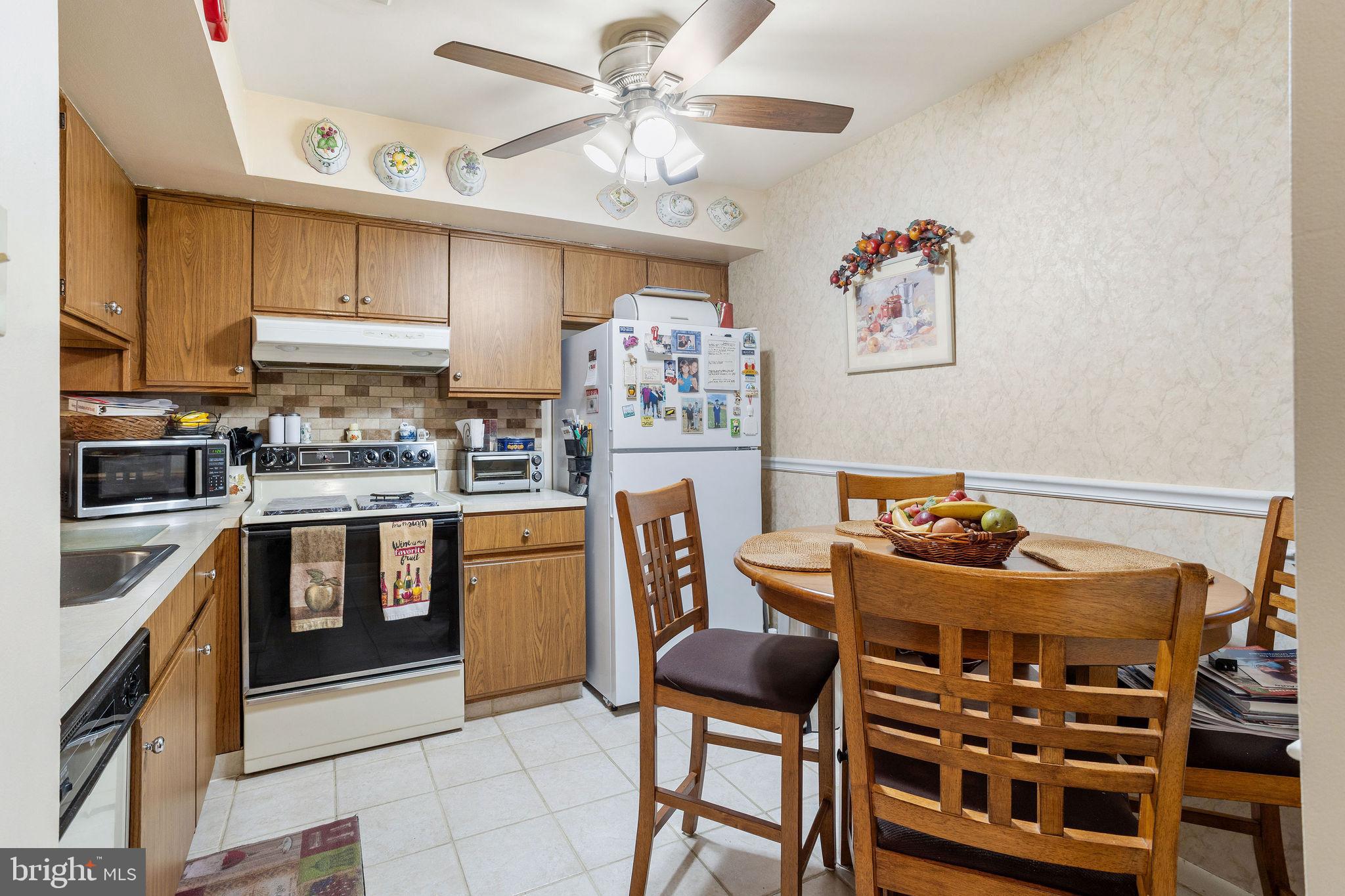 48 Pinewood Drive Hamilton, NJ 08690 - Photo 4 of 15 Kitchen