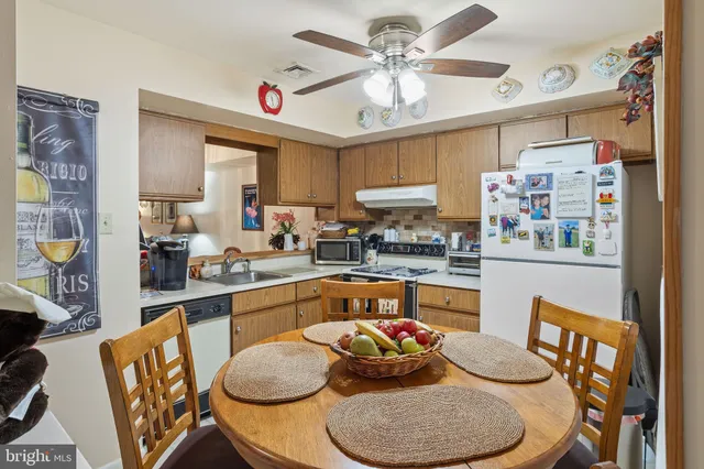 $319,500 | 48 Pinewood Drive, Hamilton, NJ 08690