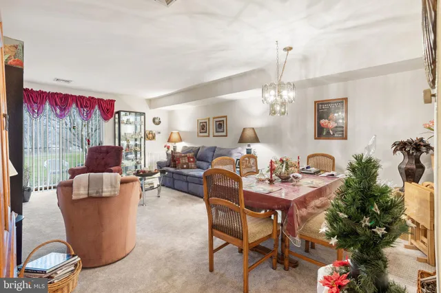 $319,500 | 48 Pinewood Drive, Hamilton, NJ 08690