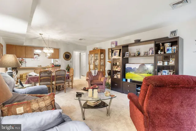 $319,500 | 48 Pinewood Drive, Hamilton, NJ 08690