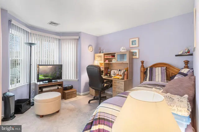 $319,500 | 48 Pinewood Drive, Hamilton, NJ 08690