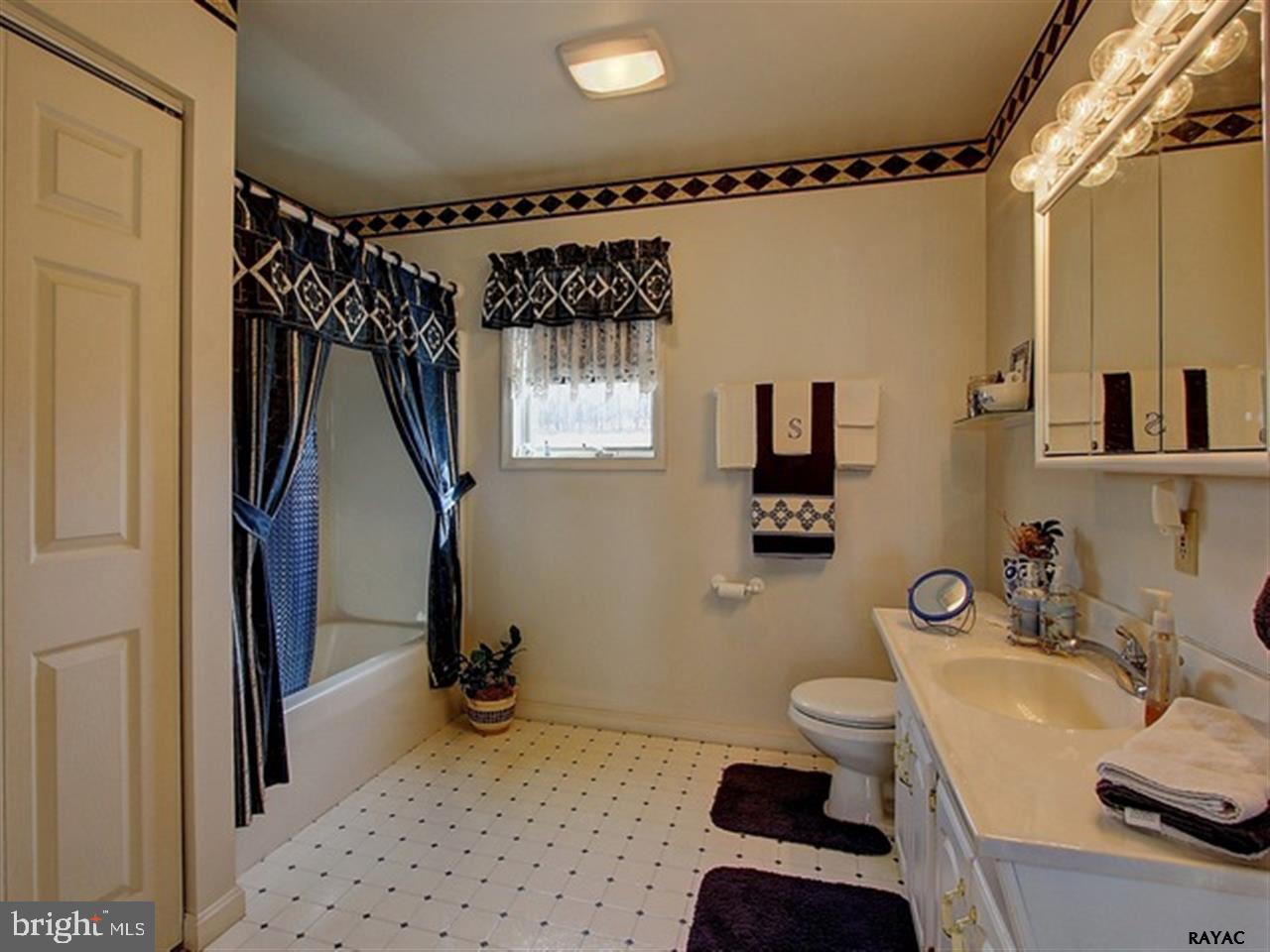2832 Smoketown Road Spring Grove, PA 17362 - Photo 13 of 27