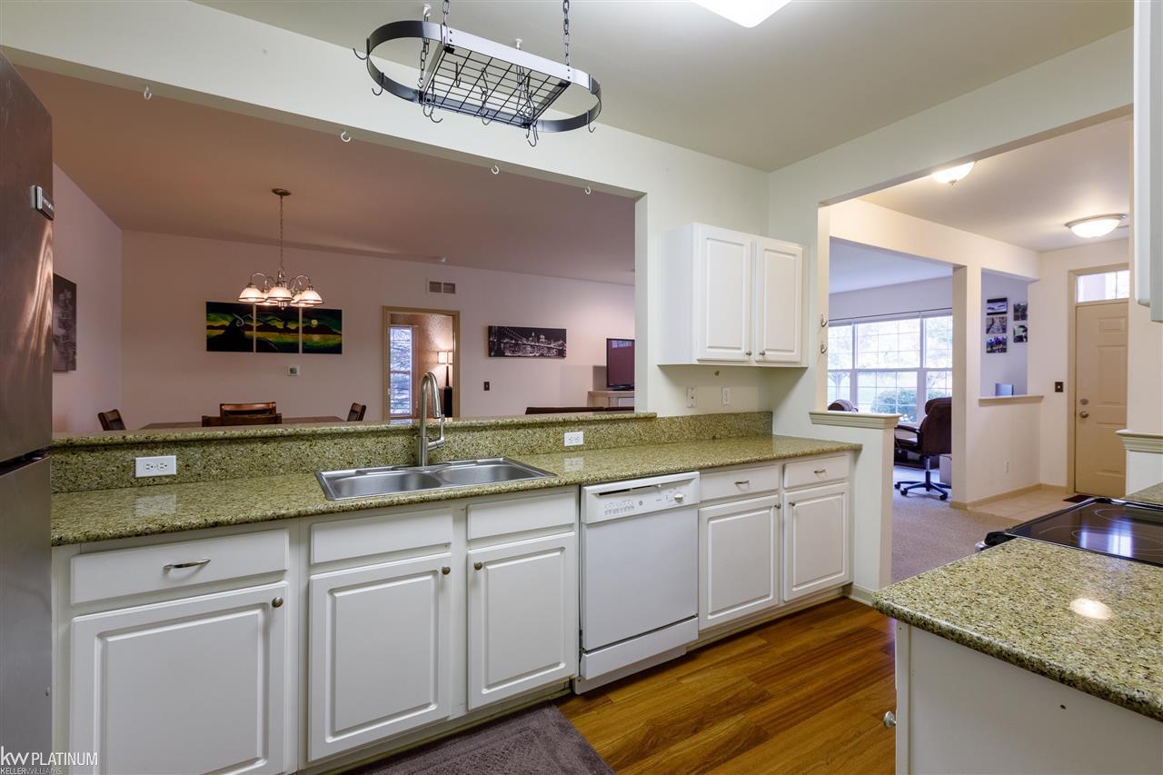 1756 Flagstone Circle Rochester, MI 48307 - Photo 11 of 26 50060083-10.JPG