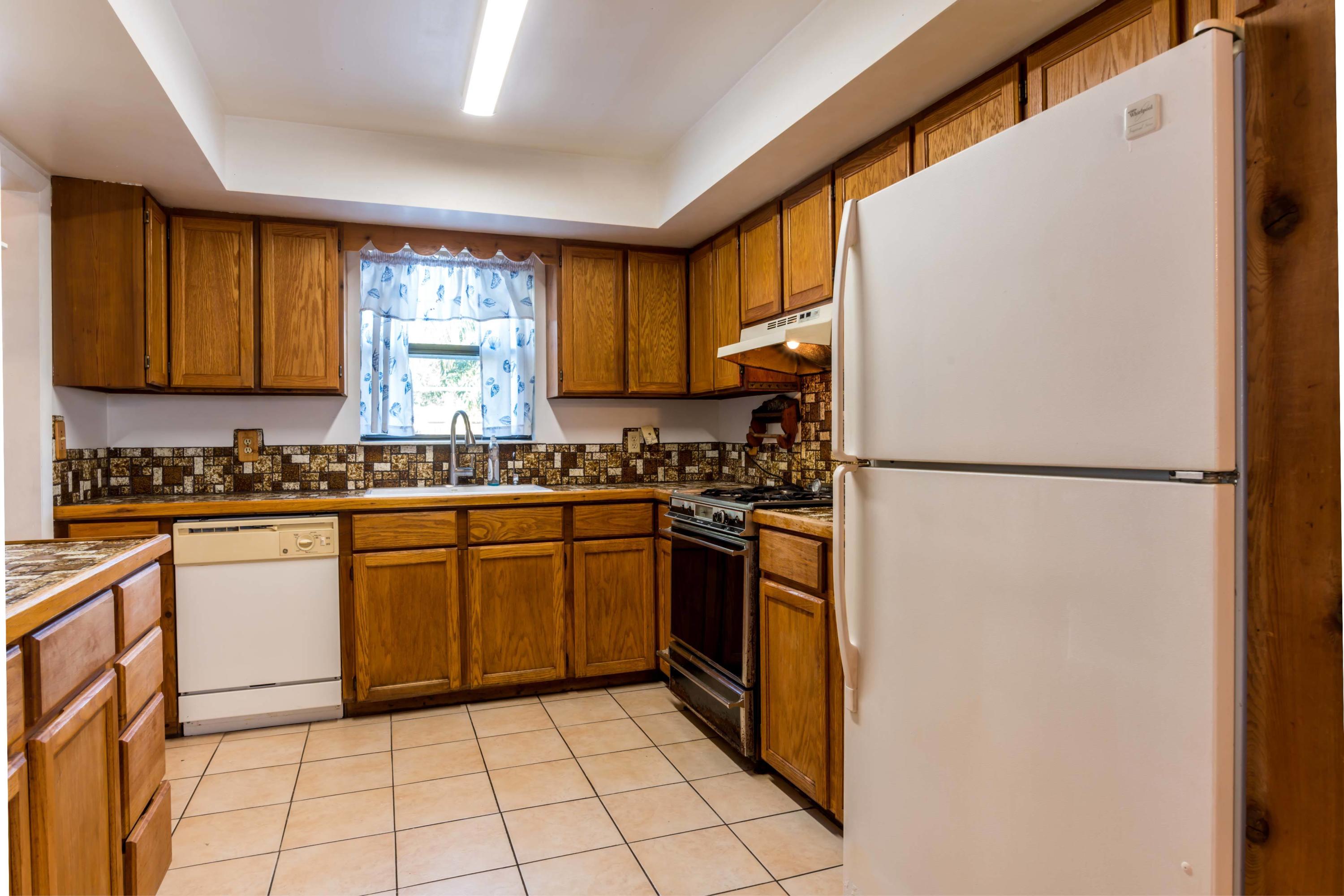 156 Akron Road Lake Worth, FL 33467 - Photo 3 of 22 1Kitchen 1