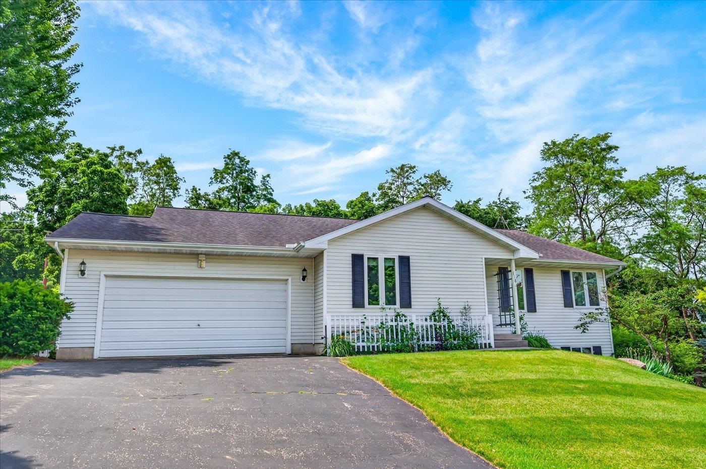 118 East Miller Road Rio, WI 53960 - Photo 3 of 53