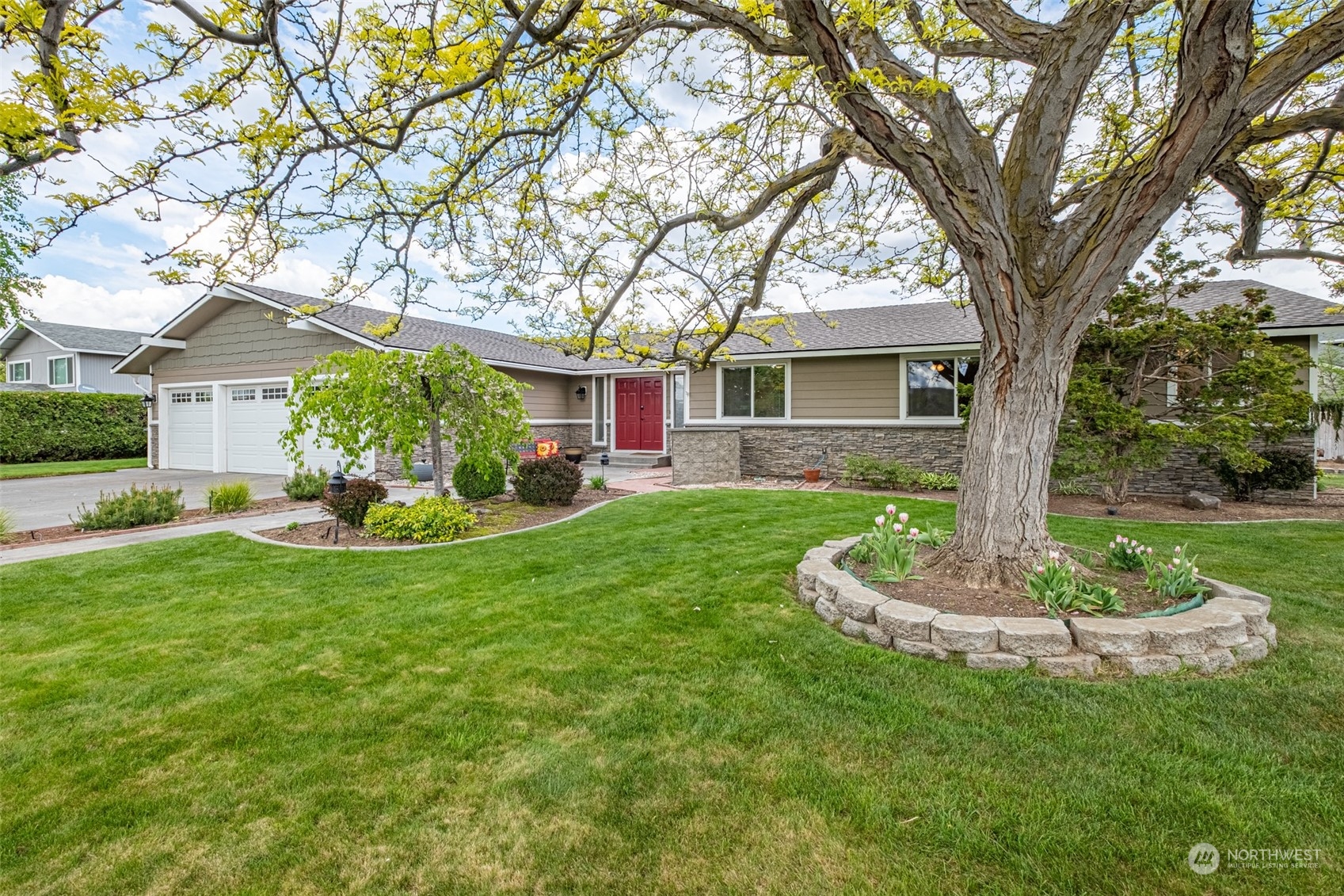 76 Ridge Drive Ephrata, WA 98823 - Photo 4 of 32 Gallery Image 4