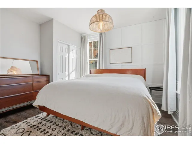 a view of livingroom with furniture and wooden floor