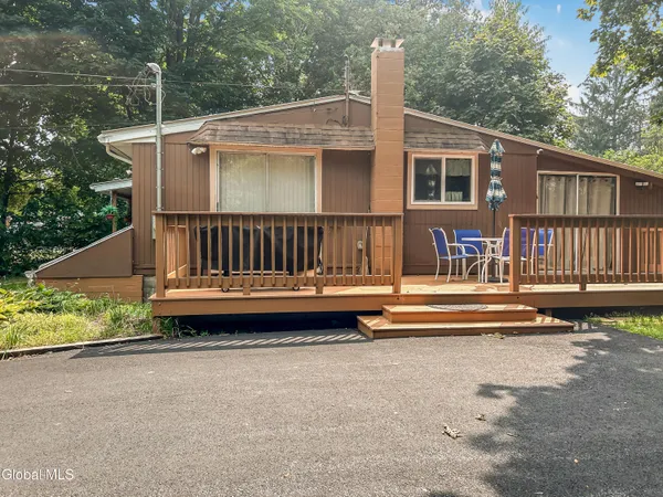 $2,800 | 209 Ottawa Street, Lake George, NY 12845