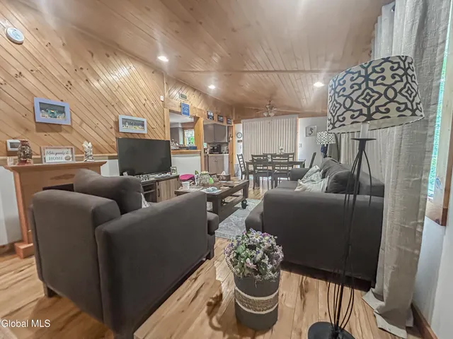 $2,800 | 209 Ottawa Street, Lake George, NY 12845