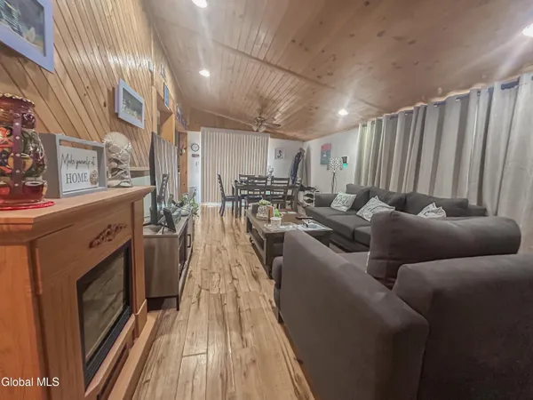 $2,800 | 209 Ottawa Street, Lake George, NY 12845