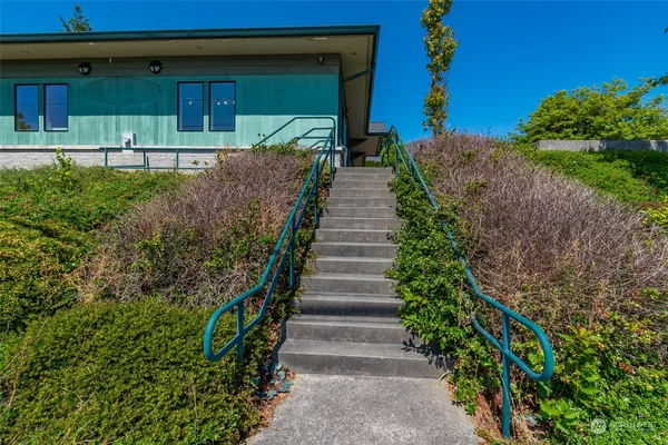 $9,000 | 380 Southeast Barrington Drive, Oak Harbor, WA 98277