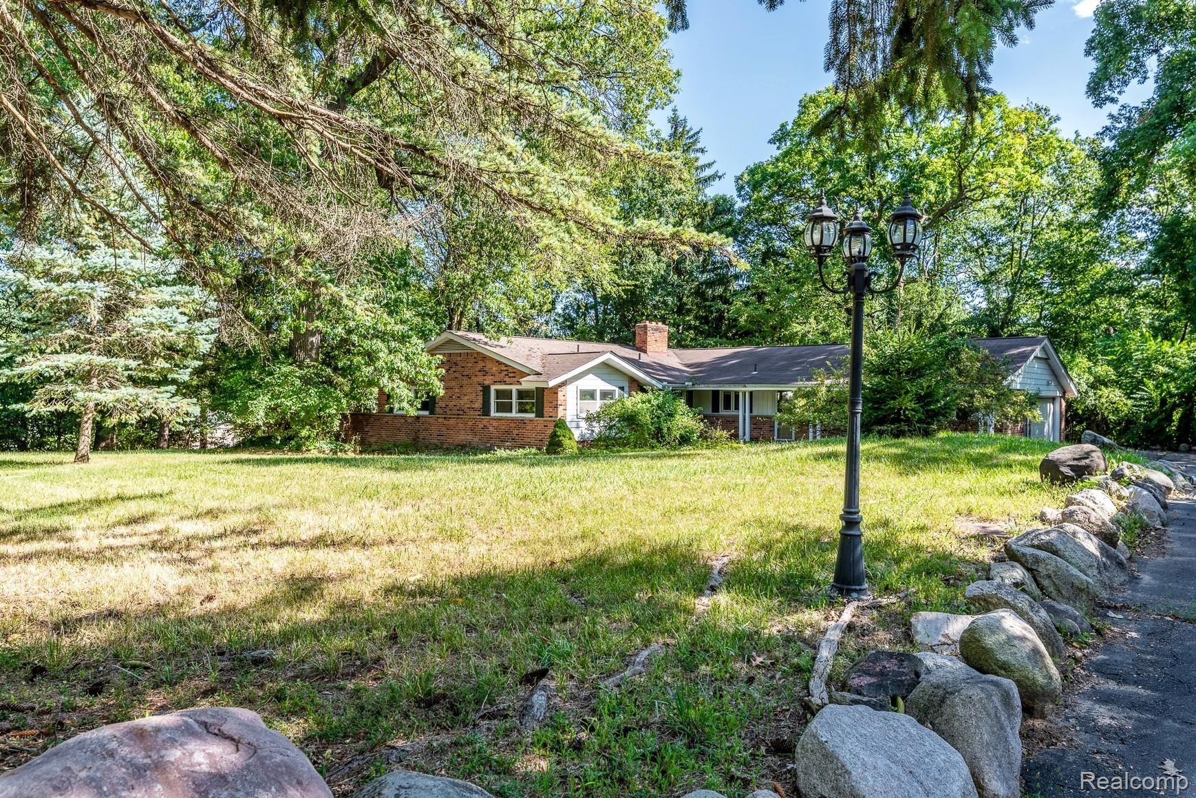 1315 Lone Pine Road Bloomfield Hills, MI 48302 - Photo 1 of 40 DSC_5307.jpg