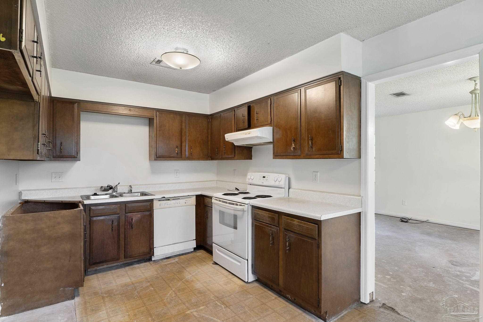 8204 Squire Road Pensacola, FL 32514 - Photo 12 of 61