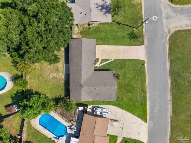 a view of a chairs in a backyard