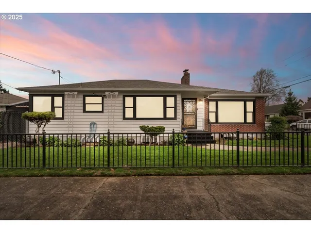 $620,000 | 1805 Northeast Saratoga Street, Portland, OR 97211