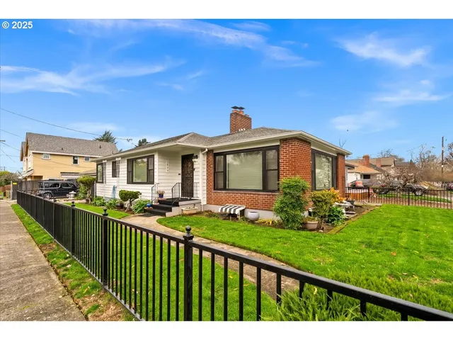 $620,000 | 1805 Northeast Saratoga Street, Portland, OR 97211