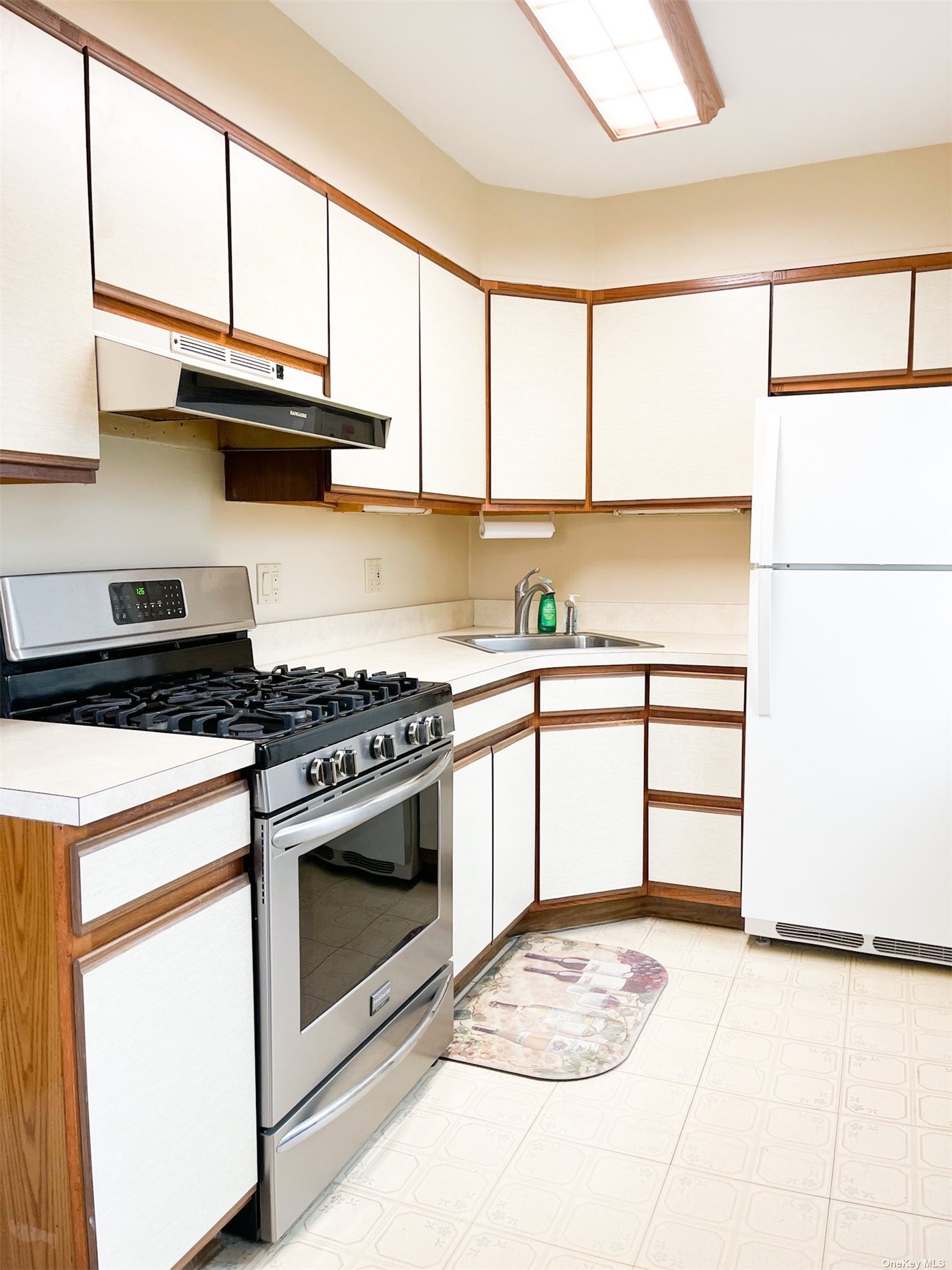 224-45 Kingsbury Avenue, Unit UPPR Queens, NY 11364 - Photo 4 of 14