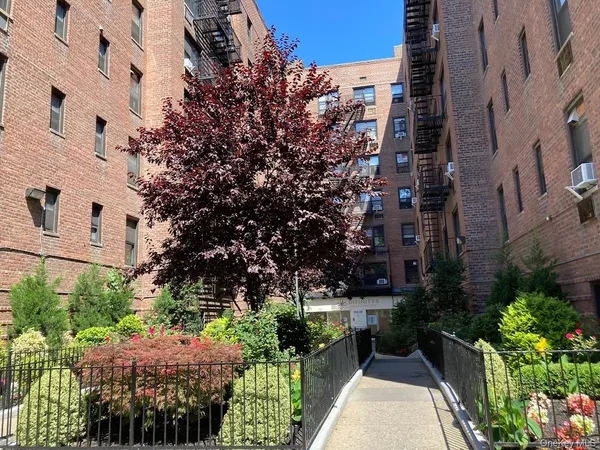 $849,000 | 132-35 Sanford Avenue, Unit 613 | Downtown Flushing