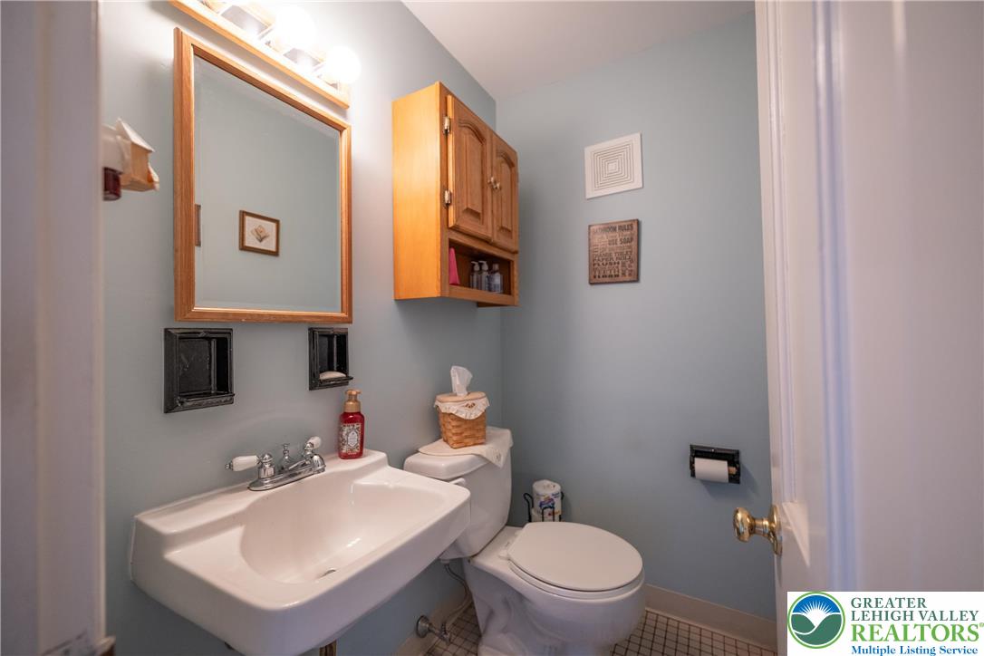 1848 Ridgelawn Avenue Bethlehem, PA 18018 - Photo 18 of 39