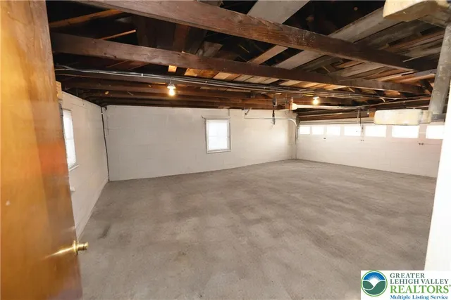 a view of utility room