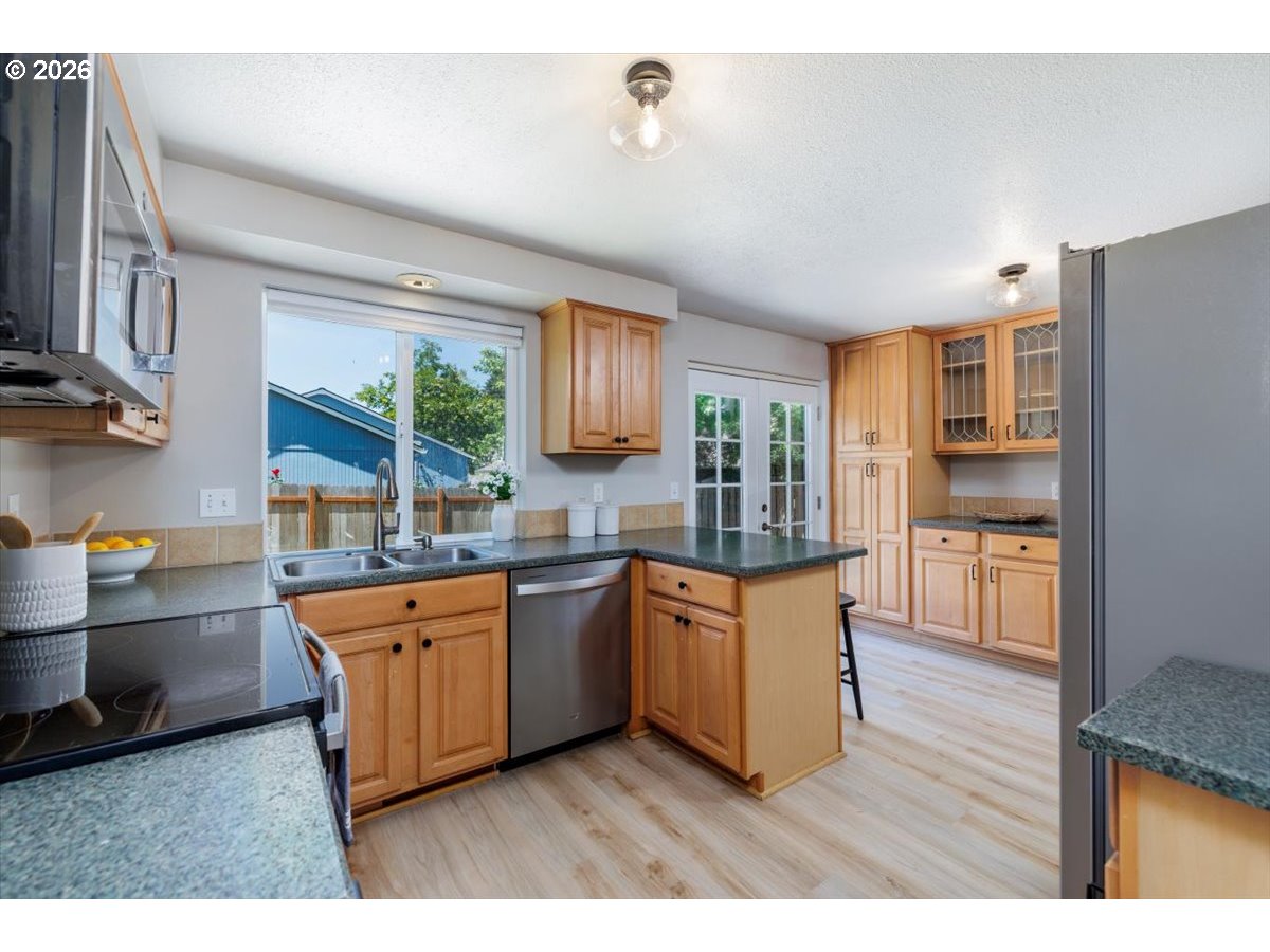 7025 Southwest 174th Avenue Beaverton, OR 97007 - Photo 11 of 38