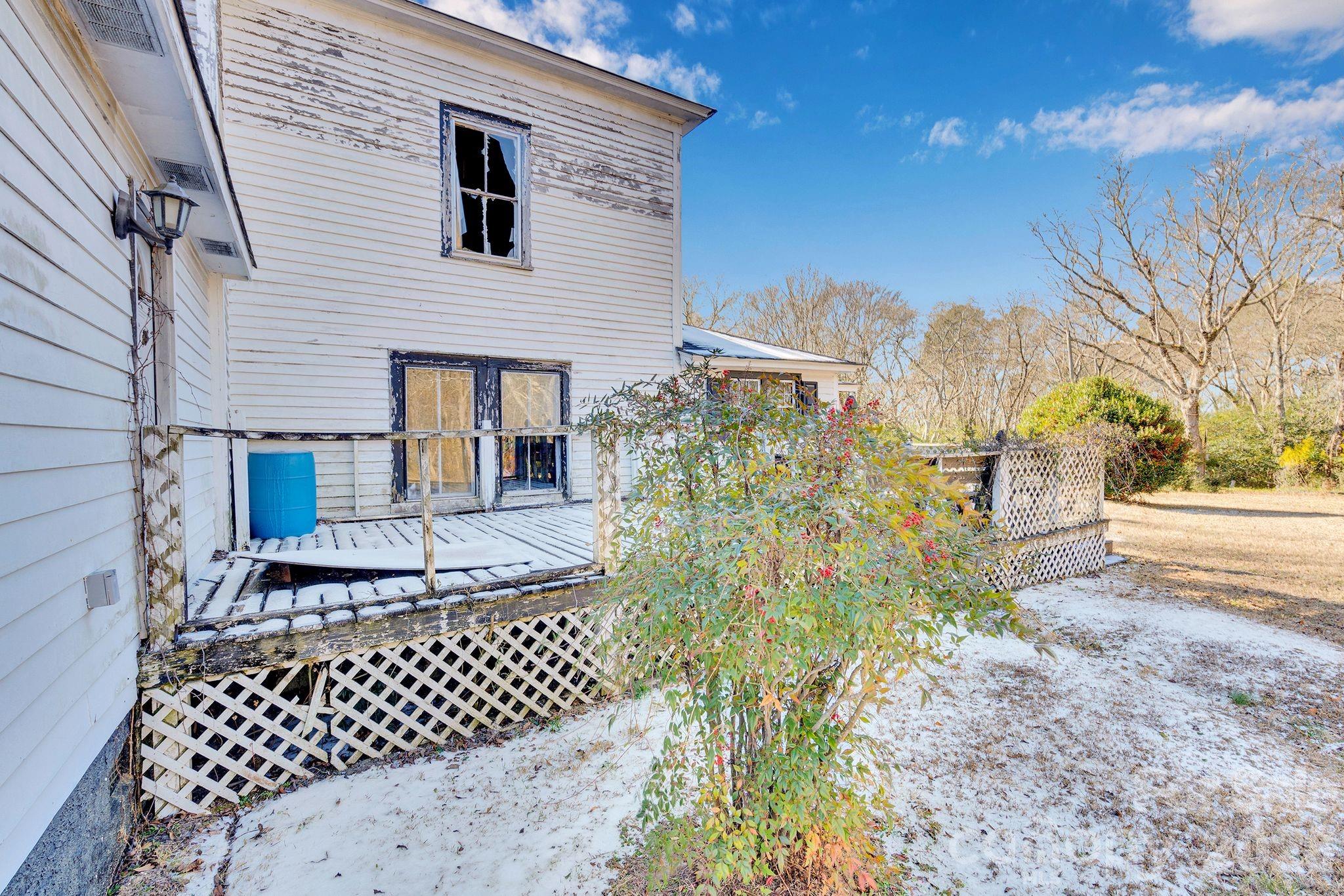 4521 Edgeland Road Edgemoor, SC 29712 - Photo 39 of 48 a front view of a house with a garden