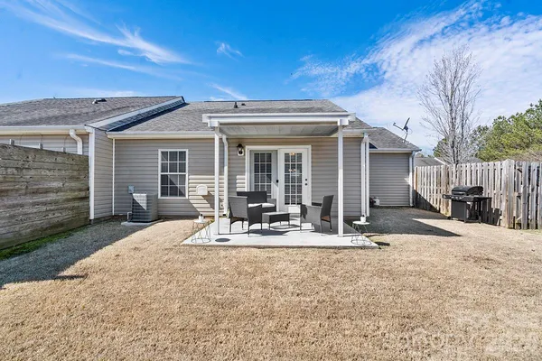 a view of a house with backyard and porch