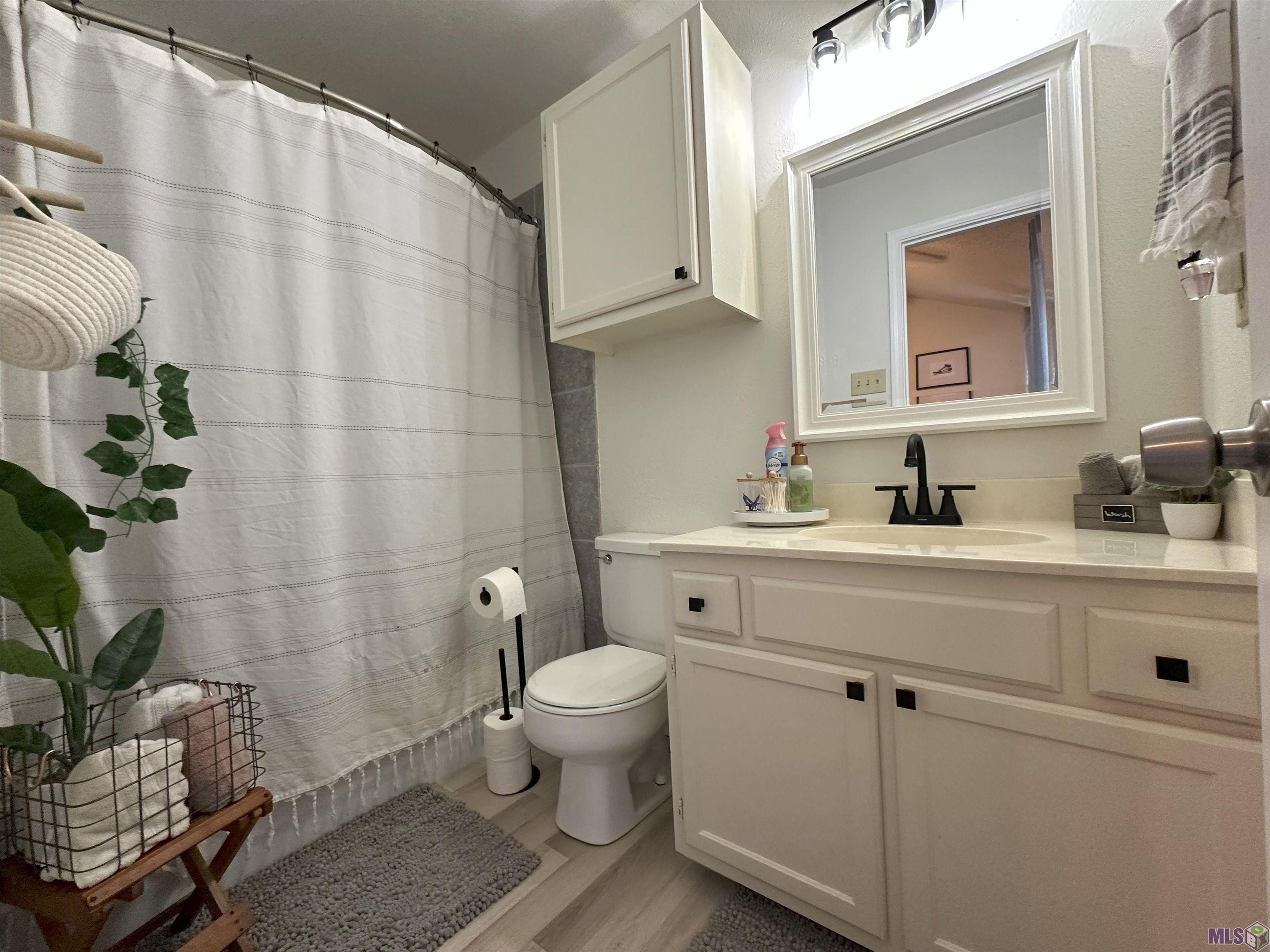 8732 Jefferson Highway Baton Rouge, LA 70809 - Photo 15 of 21 Bathroom