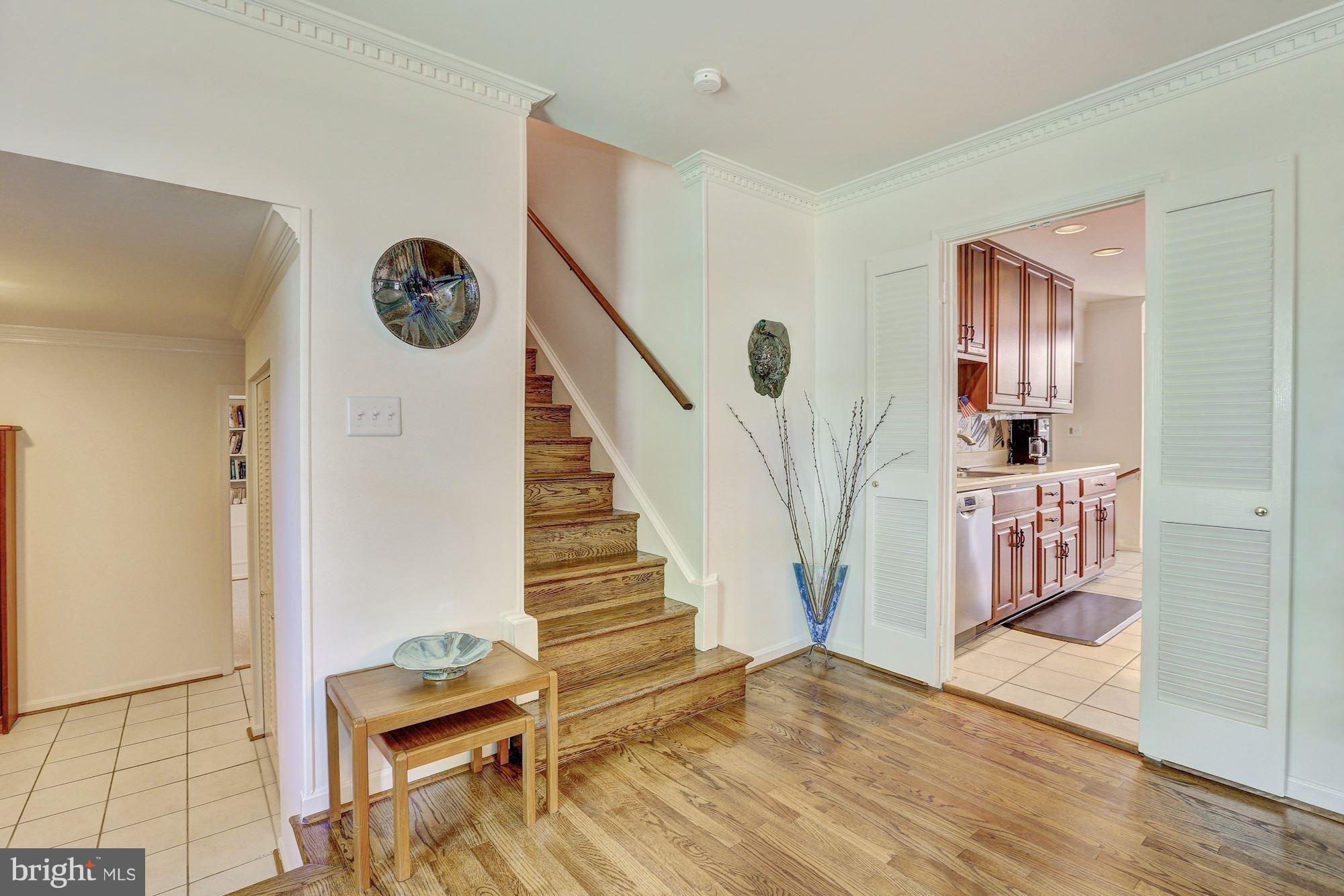 EXPOSED HARDWOODS, LR, DR, STAIRCASE, UPPER FLOOR!