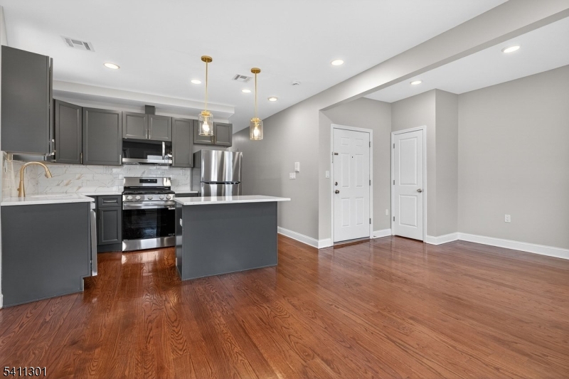 579 South 12th Street, Unit 3 Newark, NJ 07103 - Photo 2 of 8