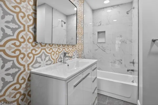 $2,650 | 579 South 12th Street, Unit 3, Newark, NJ 07103