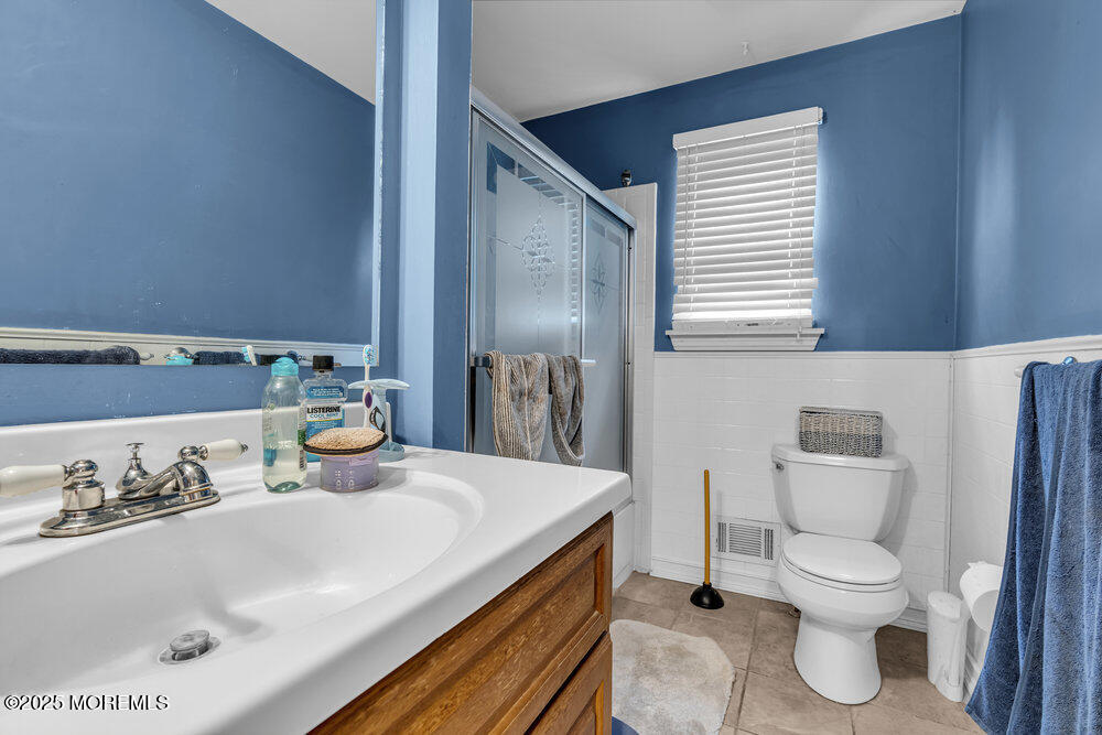 16 Silversmith Court Howell, NJ 07731 - Photo 25 of 32 026_dsc09965_35