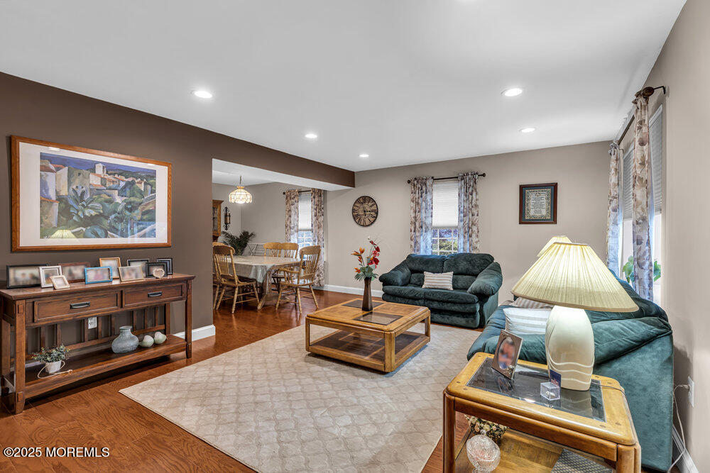 16 Silversmith Court Howell, NJ 07731 - Photo 3 of 32 002_dsc09854_461