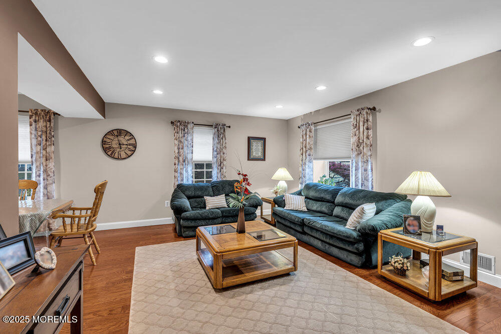 16 Silversmith Court Howell, NJ 07731 - Photo 4 of 32 003_dsc09859_182