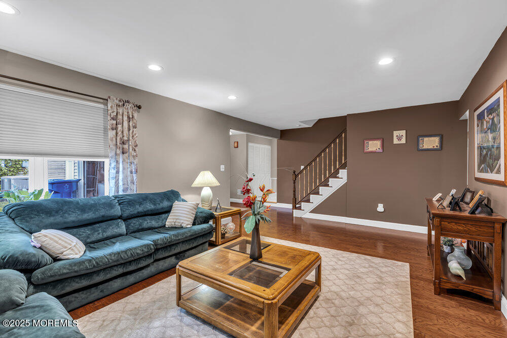 16 Silversmith Court Howell, NJ 07731 - Photo 5 of 32 004_dsc09864_500