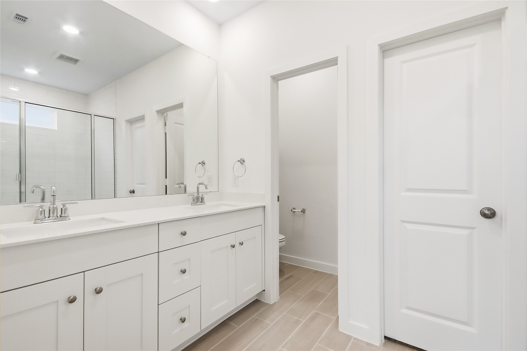 28927 Rustic Robin Lane Hockley, TX 77447 - Photo 21 of 25 a bathroom with a double vanity sink and mirror