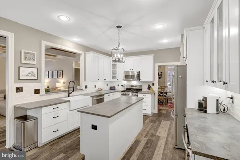 $1,000,000 | 24154 Corktree Lane, Aldie, VA 20105