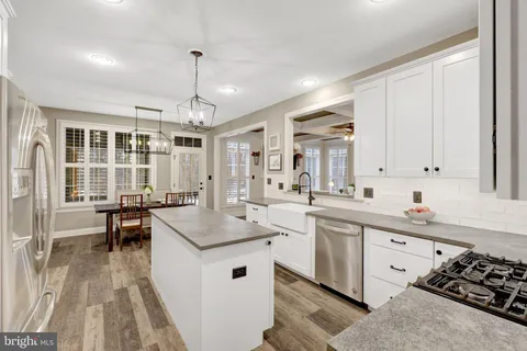 $1,000,000 | 24154 Corktree Lane, Aldie, VA 20105