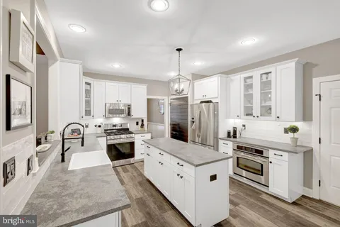 $1,000,000 | 24154 Corktree Lane, Aldie, VA 20105