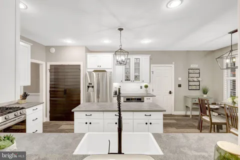 $1,000,000 | 24154 Corktree Lane, Aldie, VA 20105